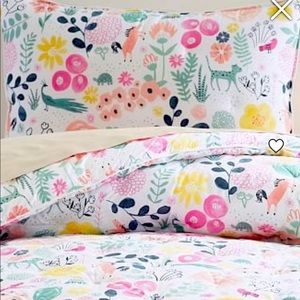 Pottery barn twin duvet cover with pillowcase sham. Sasha’s garden.